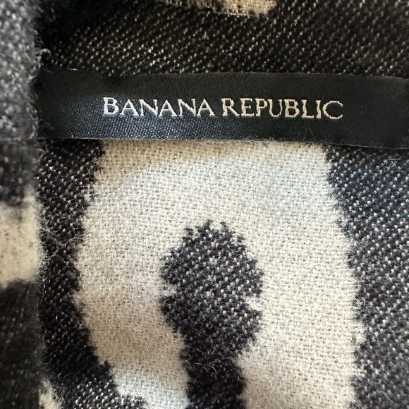 Banana Republic Reversible Leopard Poncho - Picture 5 of 5